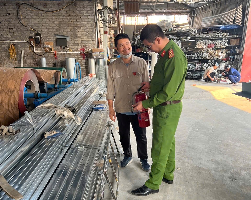 Công an phường Hồng An: Hoàn thành kiểm tra về đảm bảo an toàn PCCC đối với nhà ở kết hợp sản xuất kinh doanh